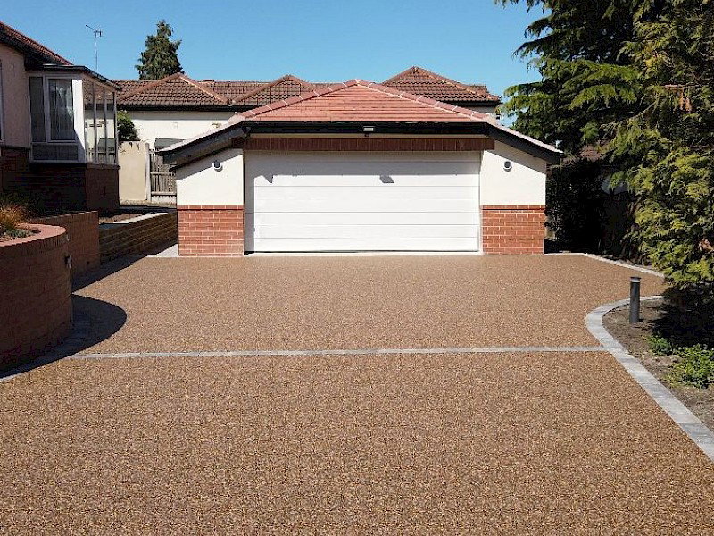 Farrar Lane, Adel